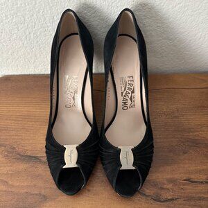 Salvatore Ferragamo Suede Peep Toe Pumps Classy Chic Black NWOT Sz 7.5 2A